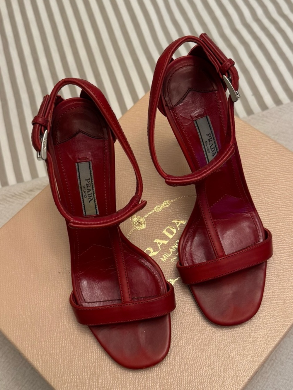 Prada Leather T-strap Sandals in Good condition - Picture 4 of 9